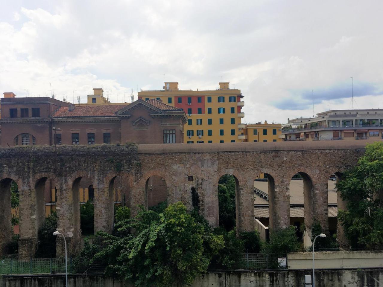Giuly Guesthouse Rome Bagian luar foto
